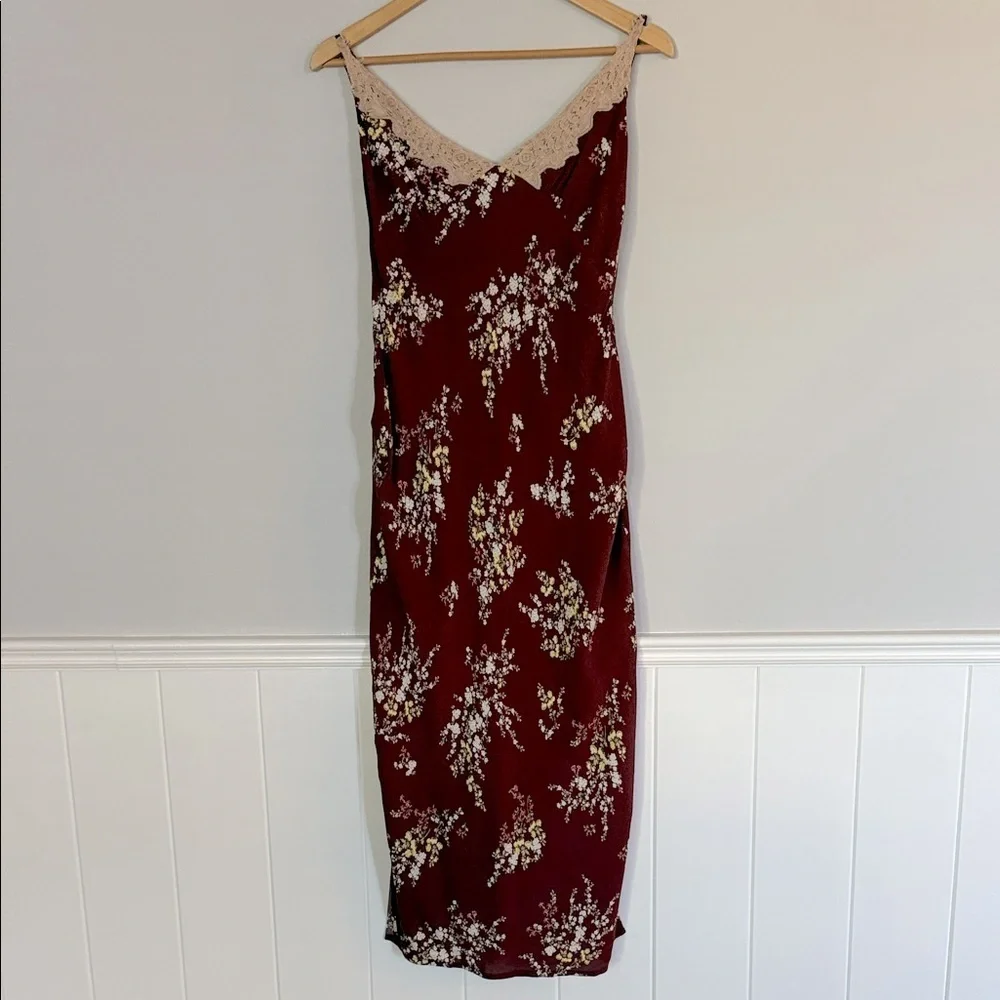 ASTR The Label Red Floral Slip Dress Size xs Lace V-Neck Grunge Whimsigoth - Picture 2 of 7